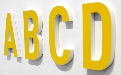 Elige la tipografía adecuada para las letras corpóreas de tu local comercial